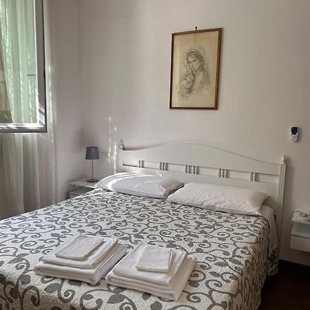 Casa Vacanze Diana Viareggio Bagian luar foto